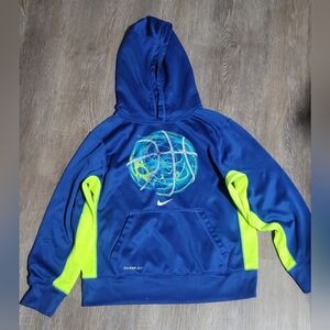 Boys Nike therma fit hoodie size med